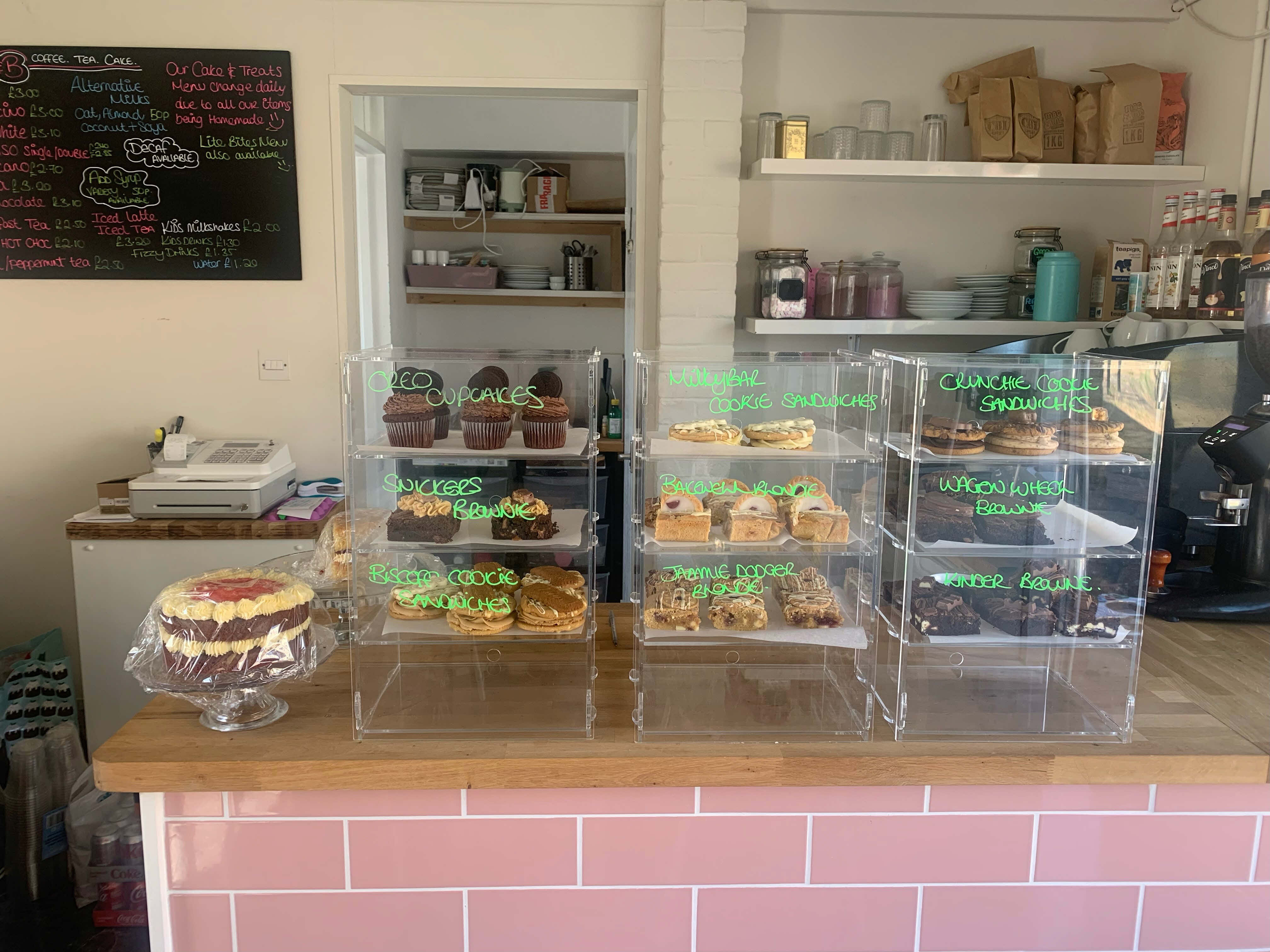 DS30 - Bakery Display - Rose & Bumble