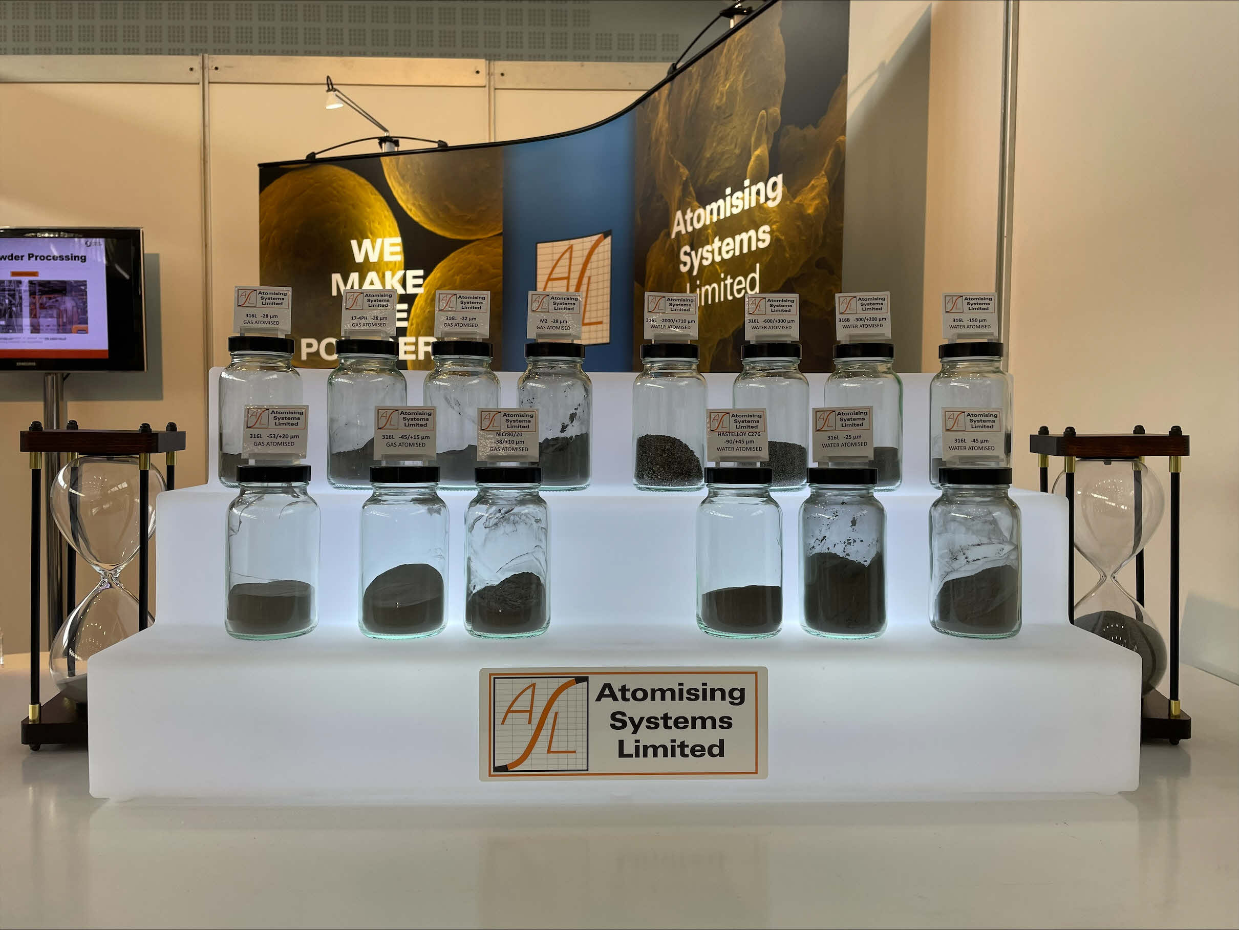 G800 LED Step Plinth